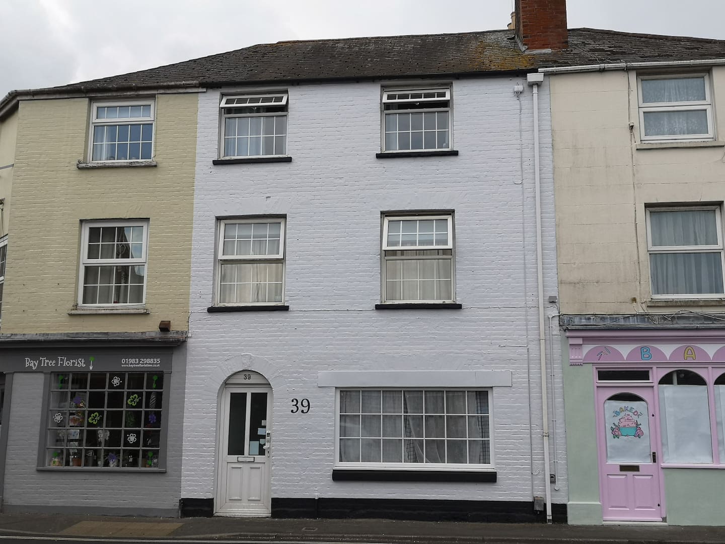 Crew House Cowes — 39 Cross Street